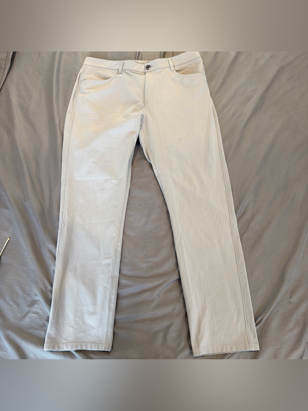 Vuori Meta Pants Mens 33 Light Gray Beige Performance Stretch Chino Golf